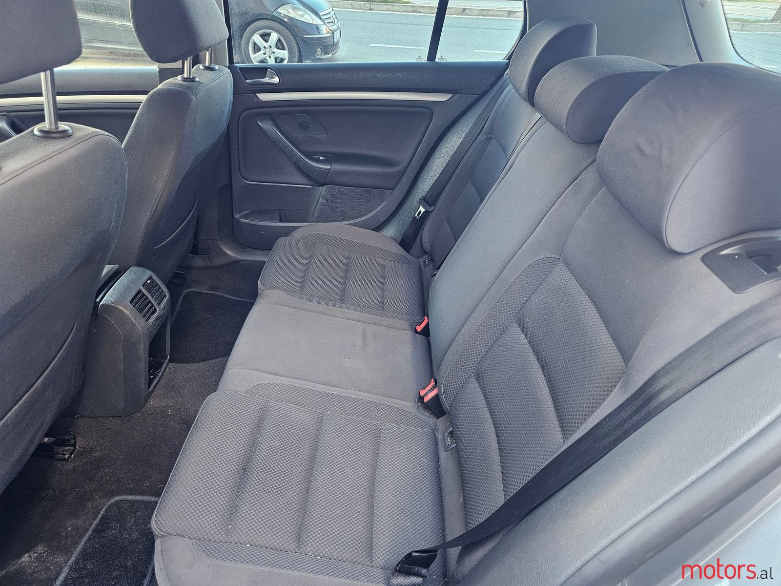 2005' Volkswagen Golf photo #2