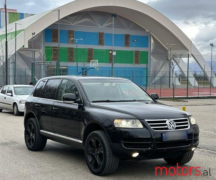 2005' Volkswagen Touareg photo #2