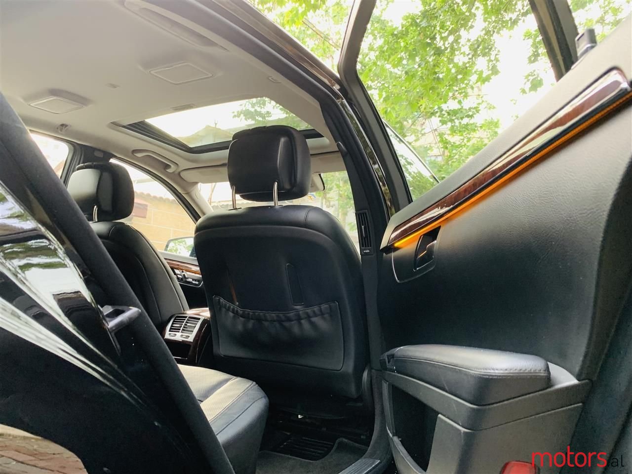 2011' Mercedes-Benz S 550 photo #4