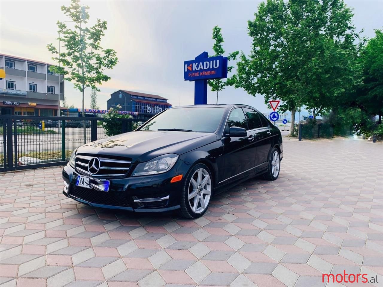 2009' Mercedes-Benz C 320 photo #1