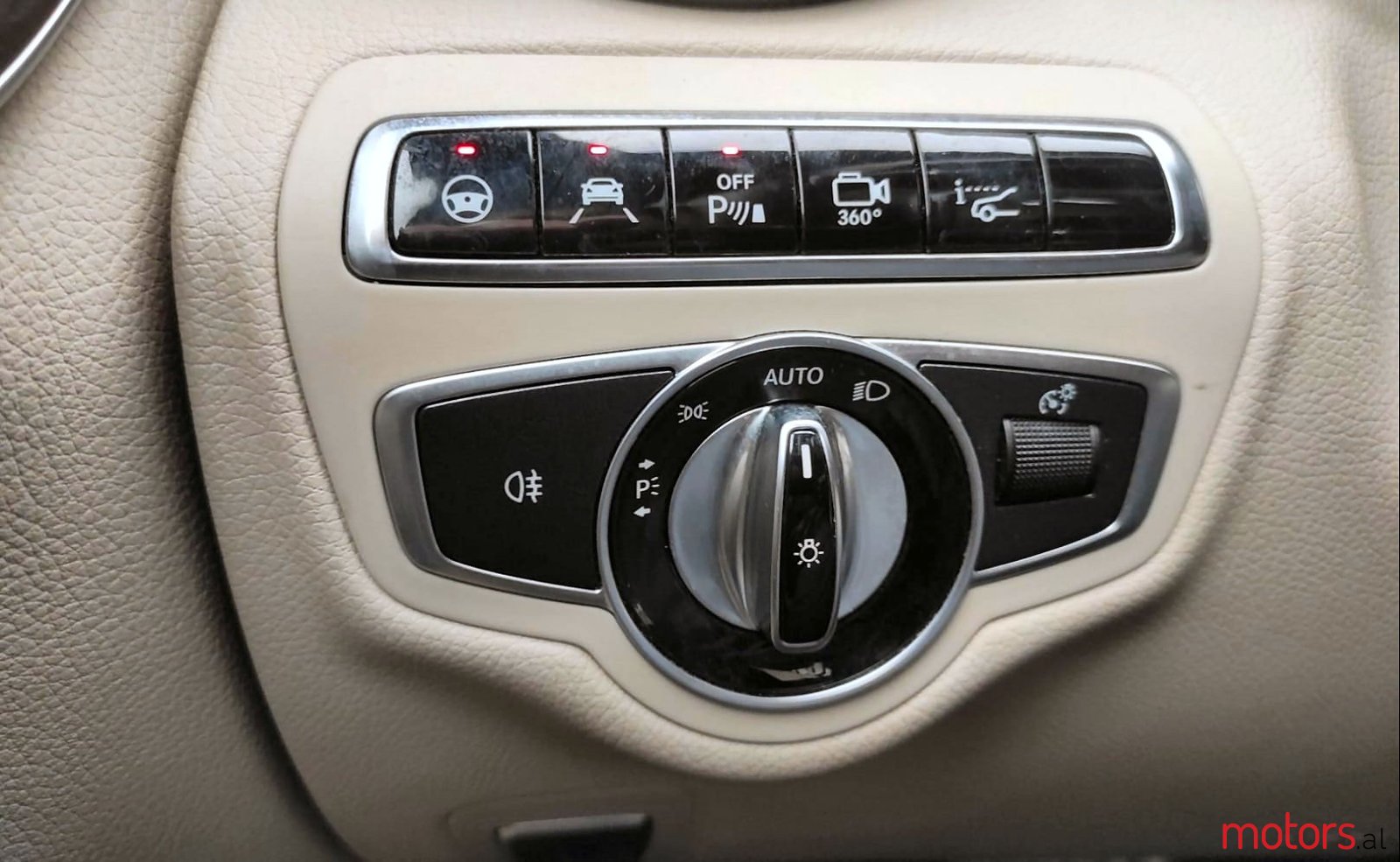 2016' Mercedes-Benz C 300 photo #2