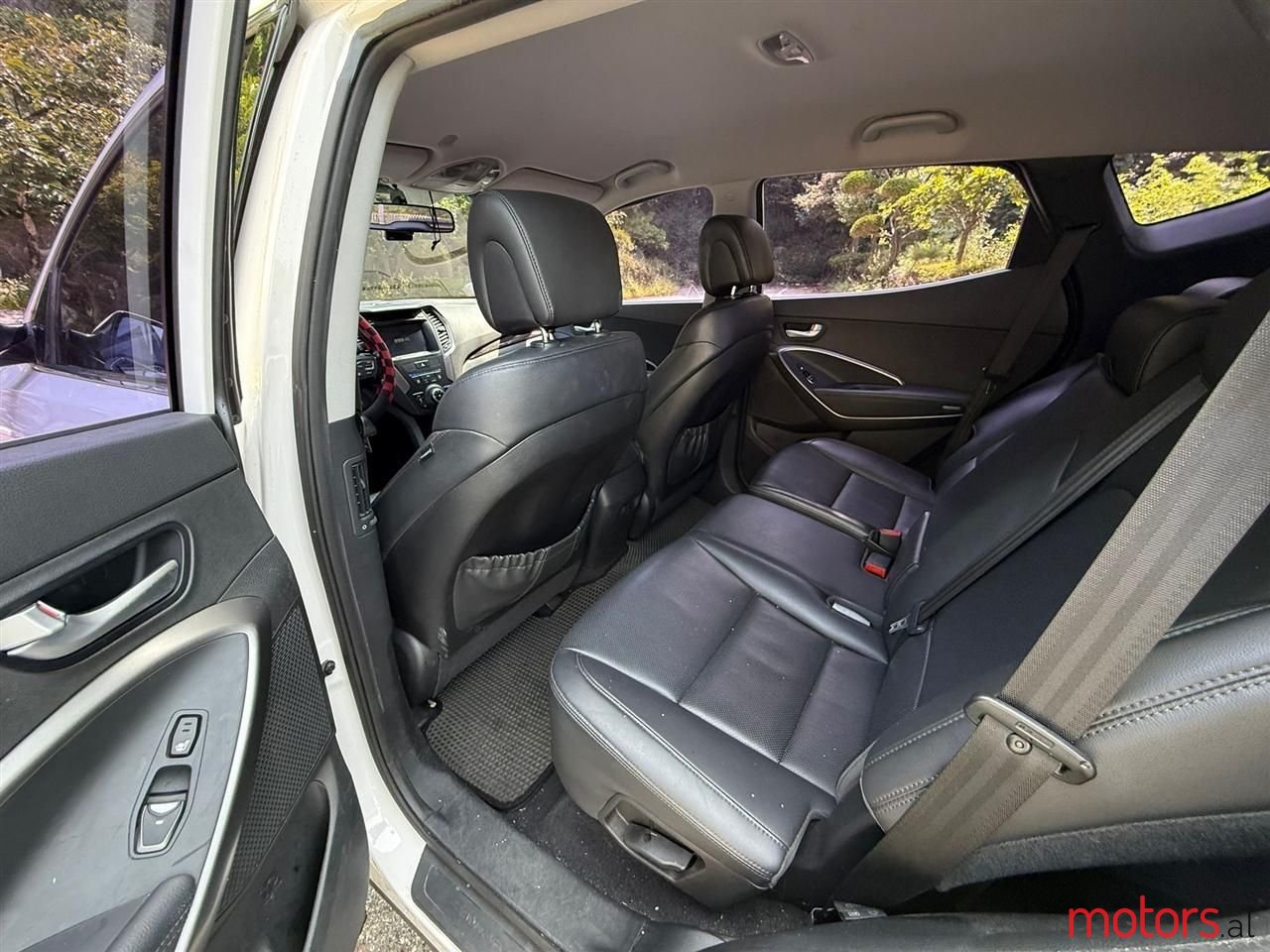 2013' Hyundai Santa Fe photo #3