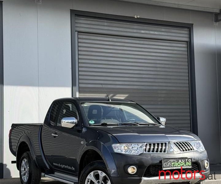 2010' Mitsubishi L200 photo #2