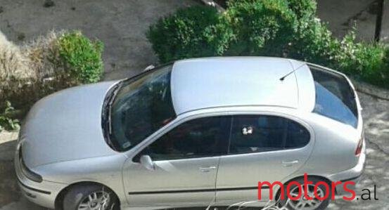 2004' SEAT Leon photo #1