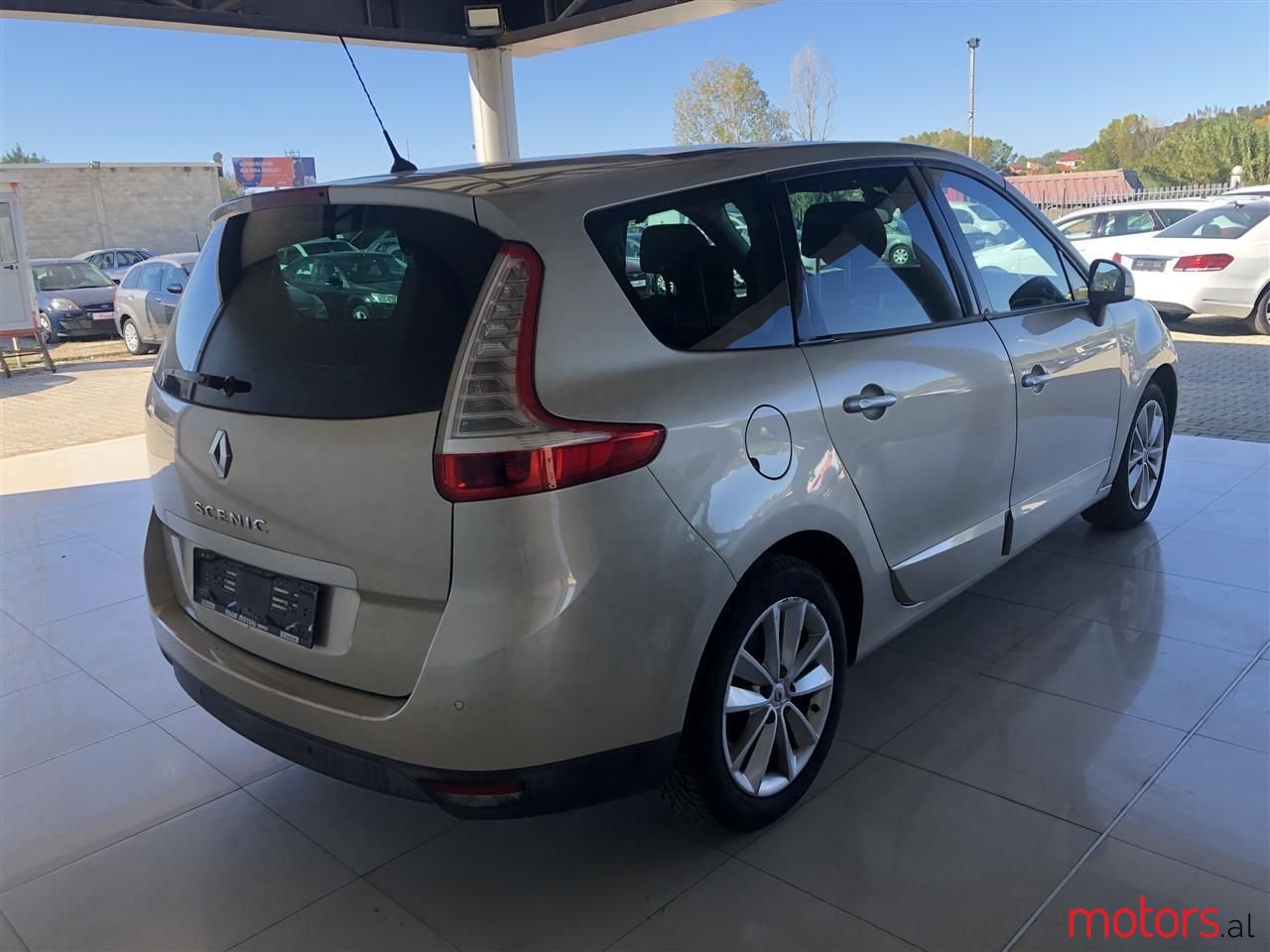 2009' Renault Scenic photo #4