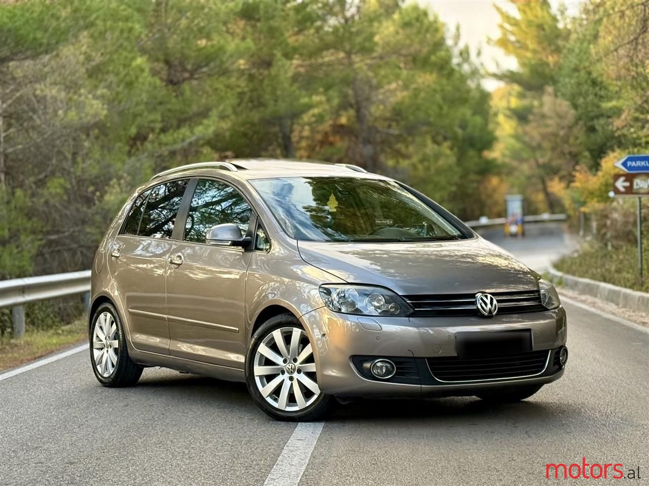 2009' Volkswagen Golf Plus photo #1