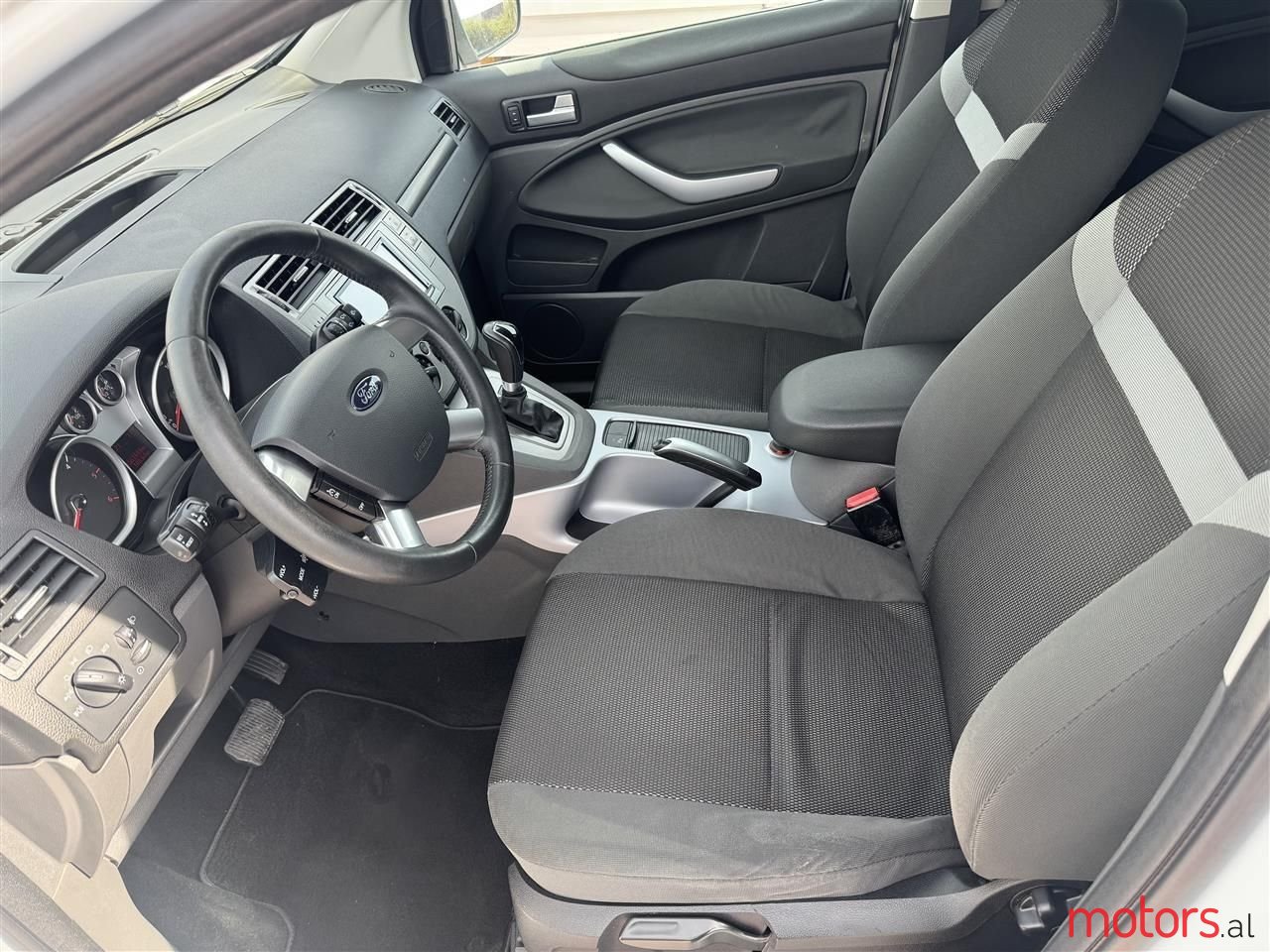 2010' Ford Kuga photo #2