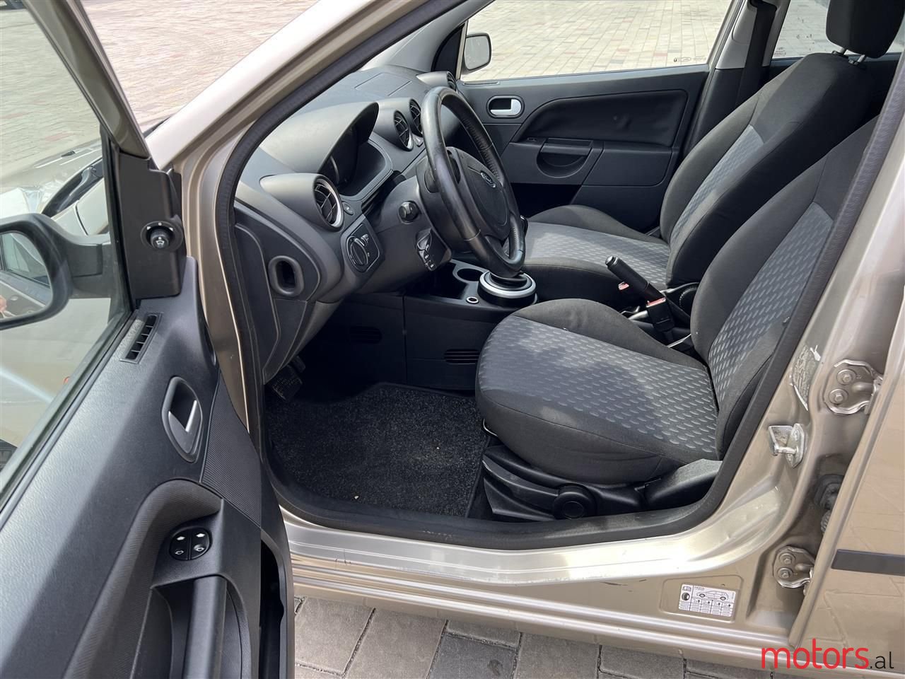 2004' Ford Fiesta photo #2