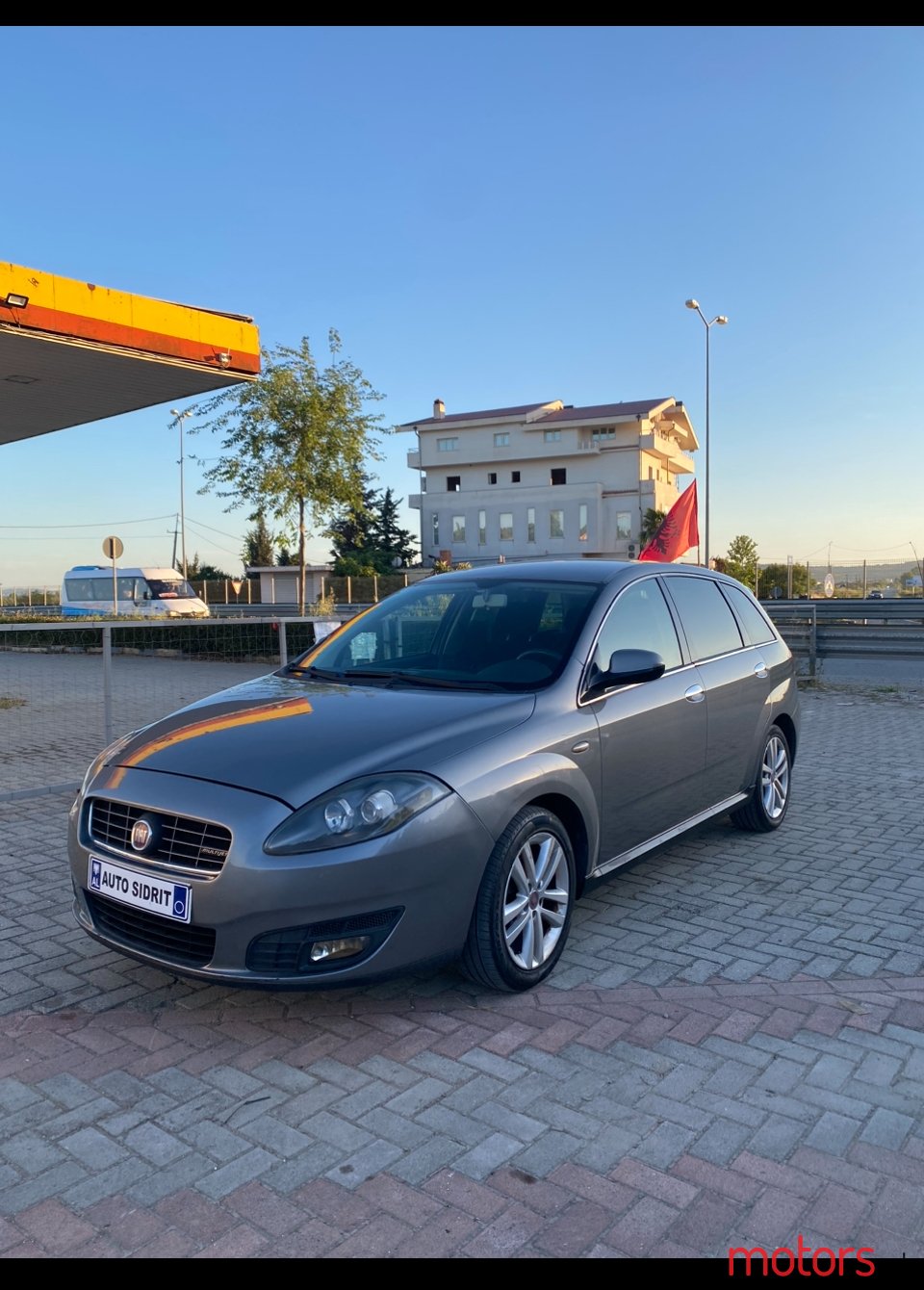 2008' Fiat Croma photo #1