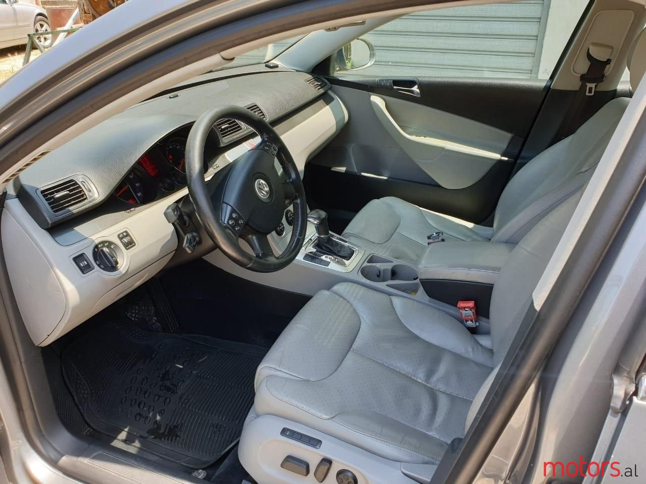 2007' Volkswagen Passat photo #6
