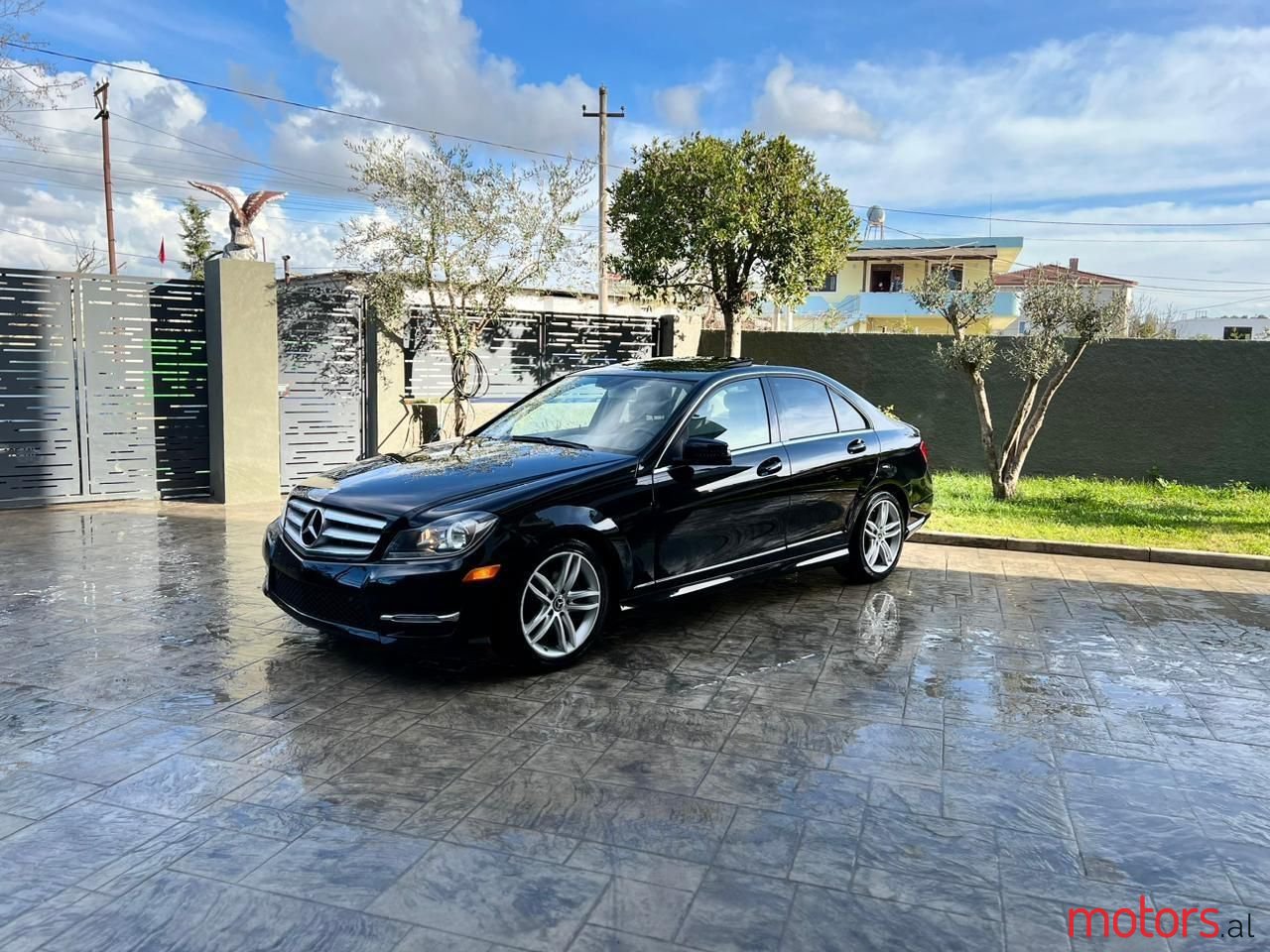 2012' Mercedes-Benz C 300 photo #5