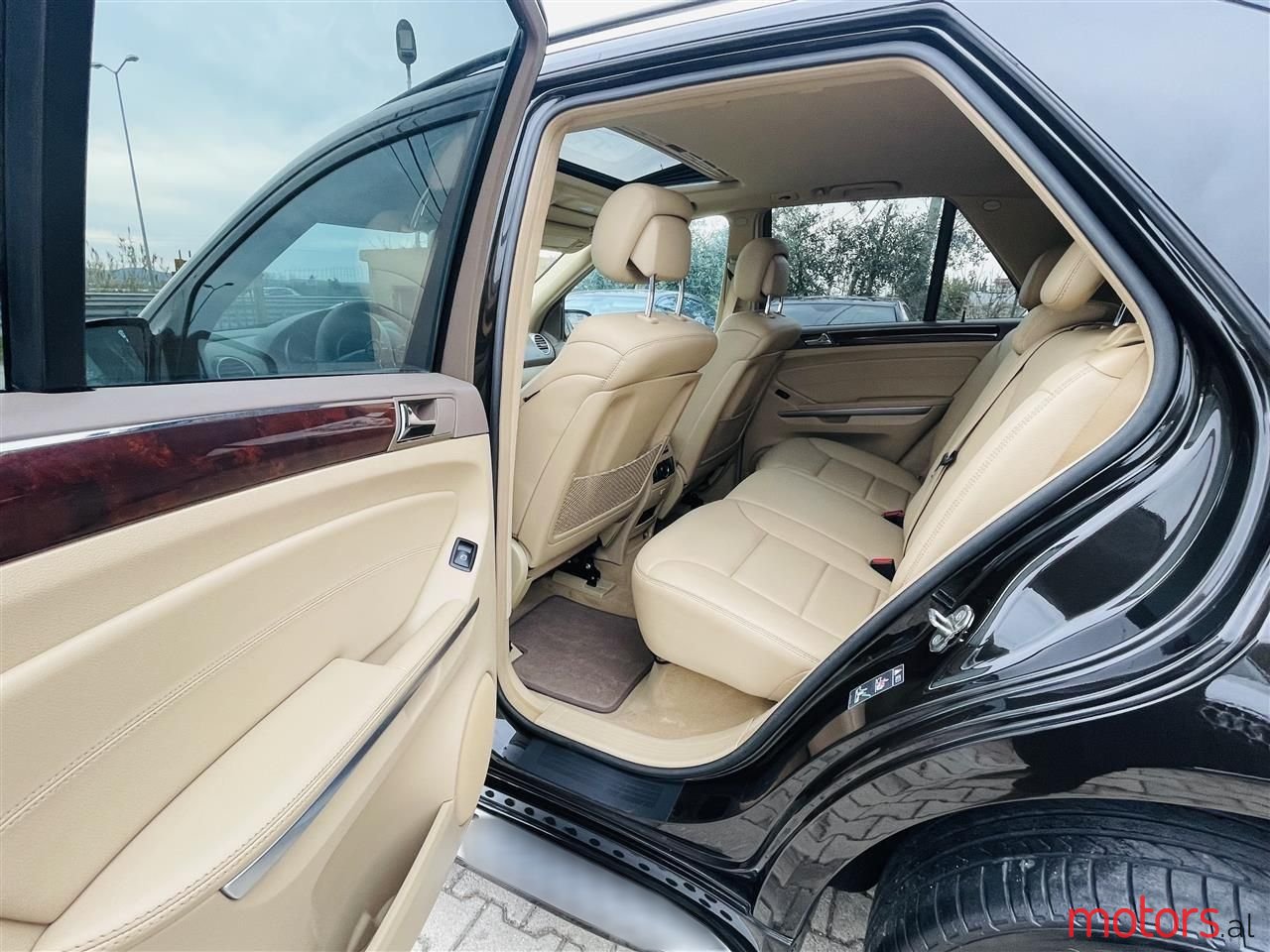 2010' Mercedes-Benz ML 350 photo #5