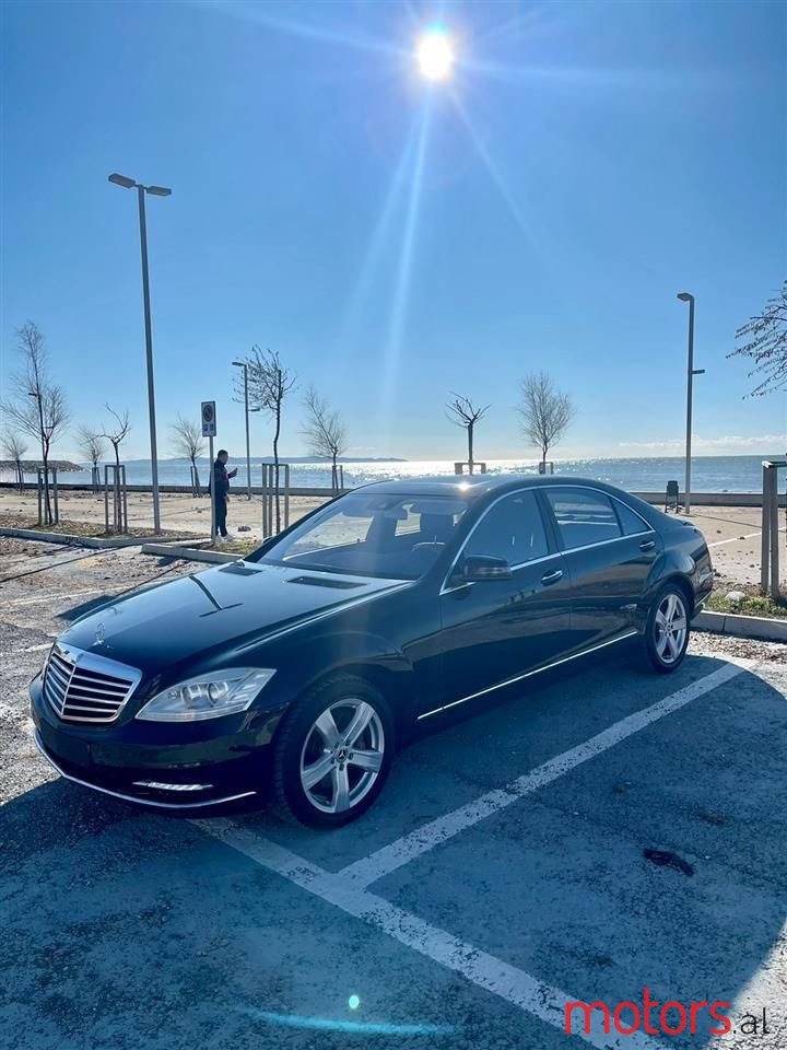 2011' Mercedes-Benz S 550 photo #6