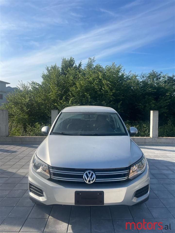 2014' Volkswagen Touareg photo #5