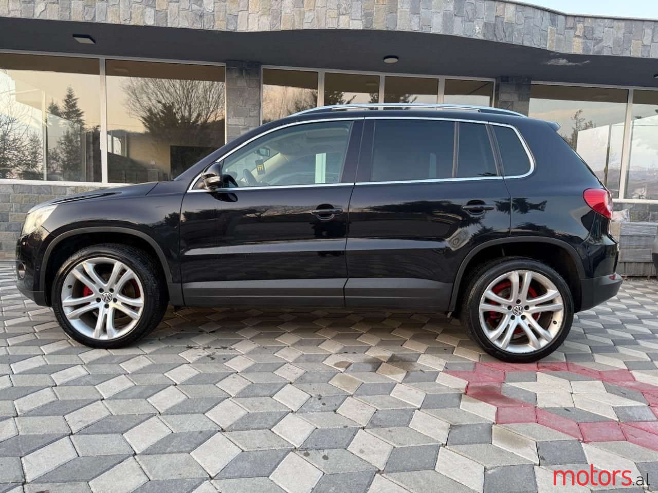 2008' Volkswagen Tiguan photo #1