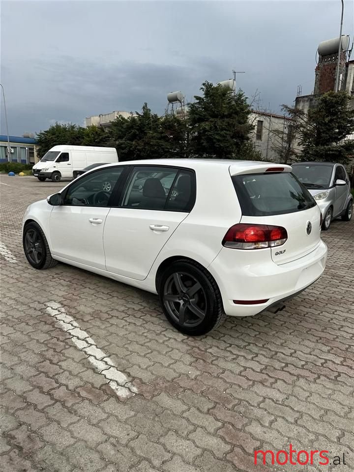 2011' Volkswagen Golf photo #3