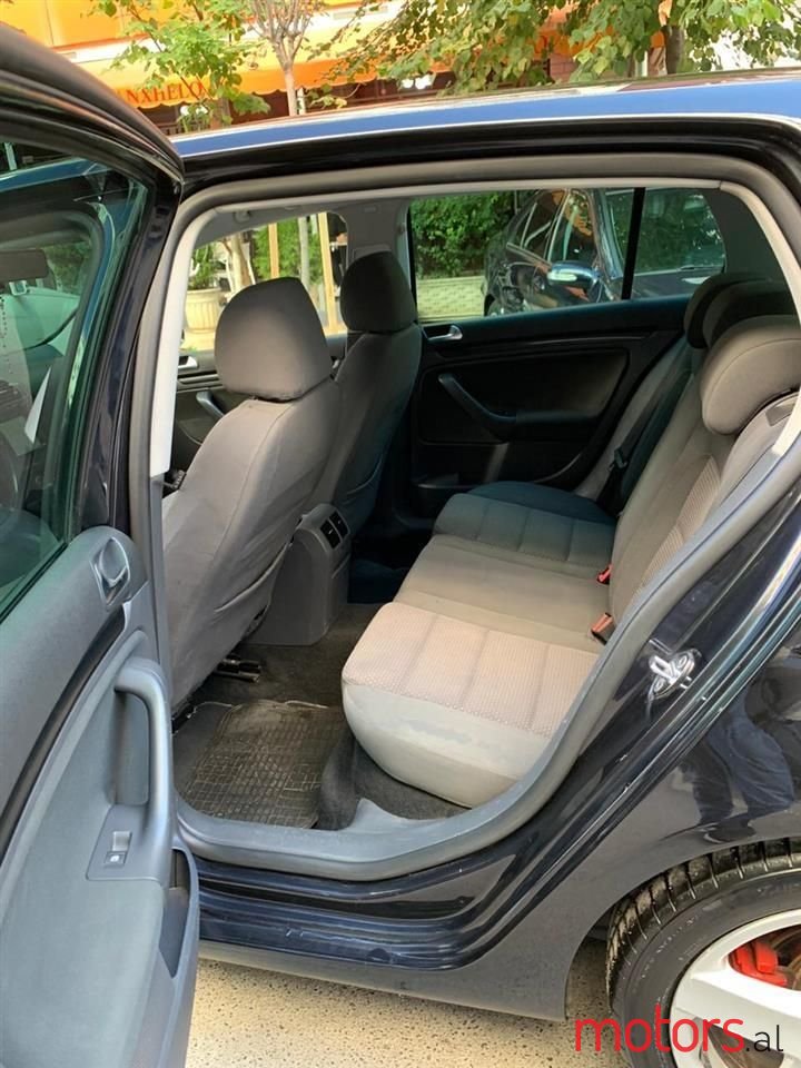 2007' Volkswagen Golf photo #5