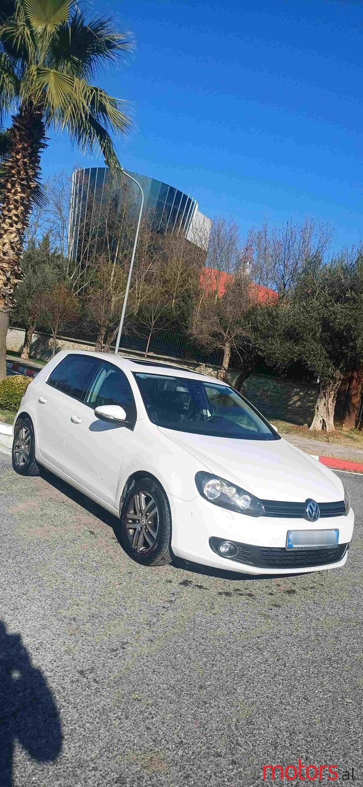 2011' Volkswagen Golf photo #3