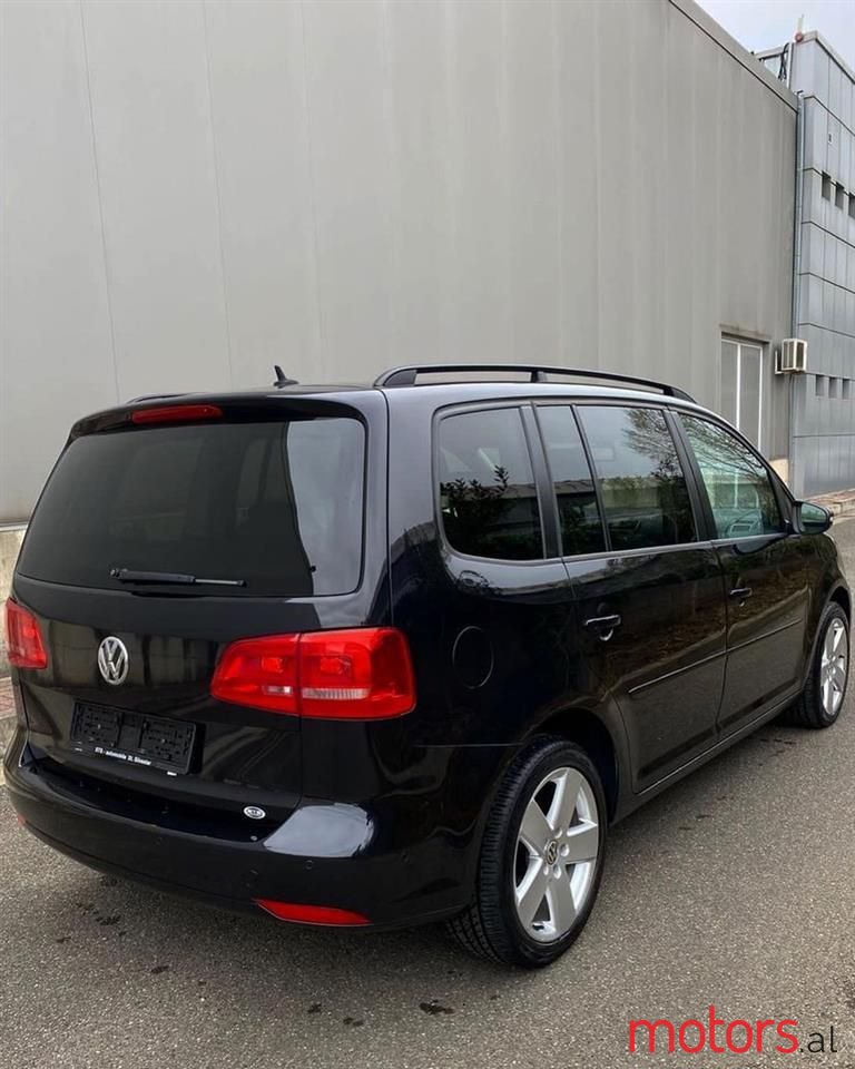 2011' Volkswagen Touran photo #6