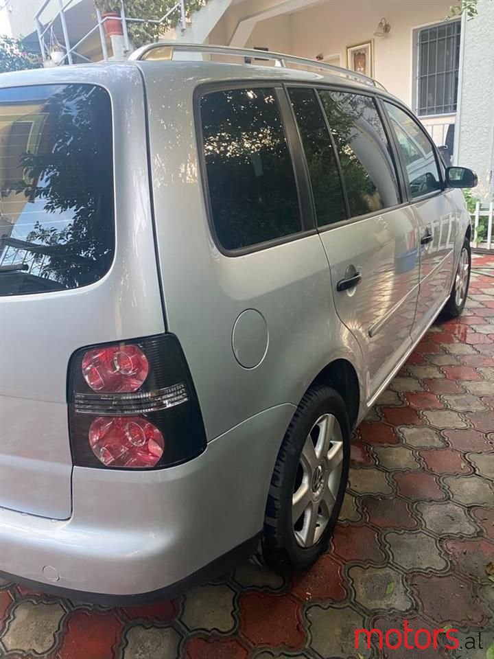 2005' Volkswagen Touran photo #4