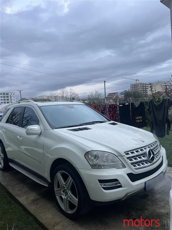 2011' Mercedes-Benz ML 350 photo #3