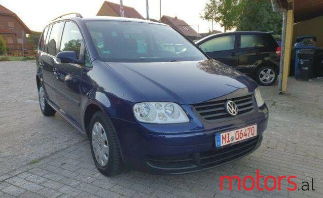 2004' Volkswagen Touran photo #1