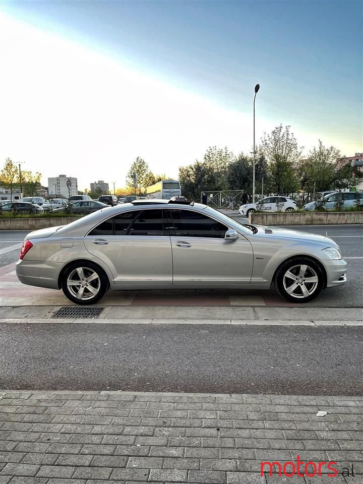 2011' Mercedes-Benz S 350 photo #5