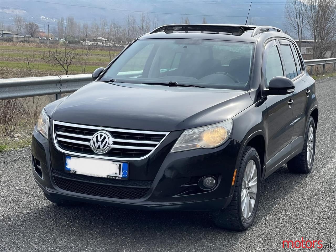 2010' Volkswagen Tiguan photo #4