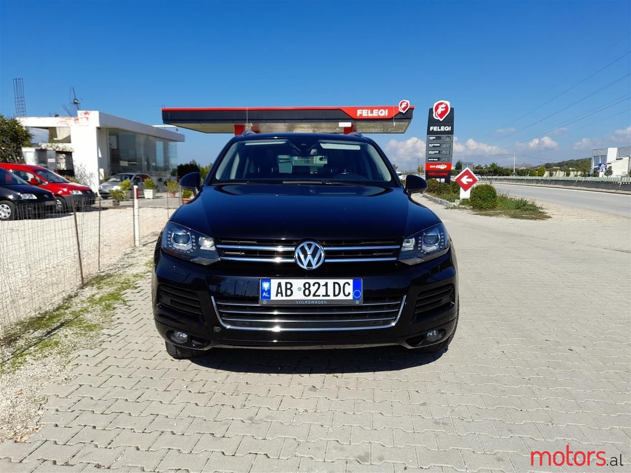 2013' Volkswagen Touareg photo #5