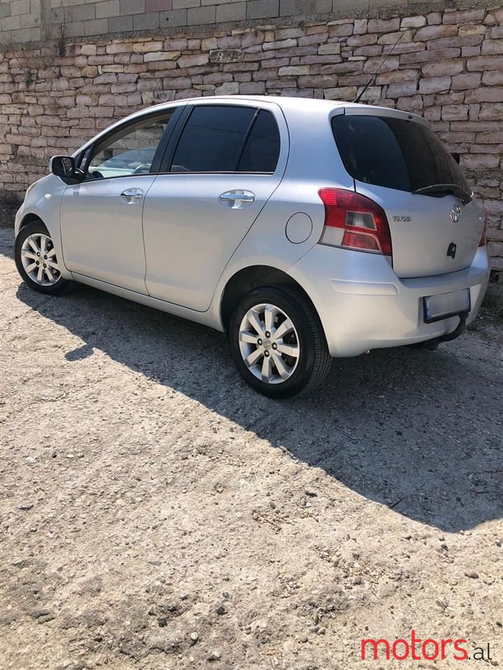 2010' Toyota Yaris photo #4