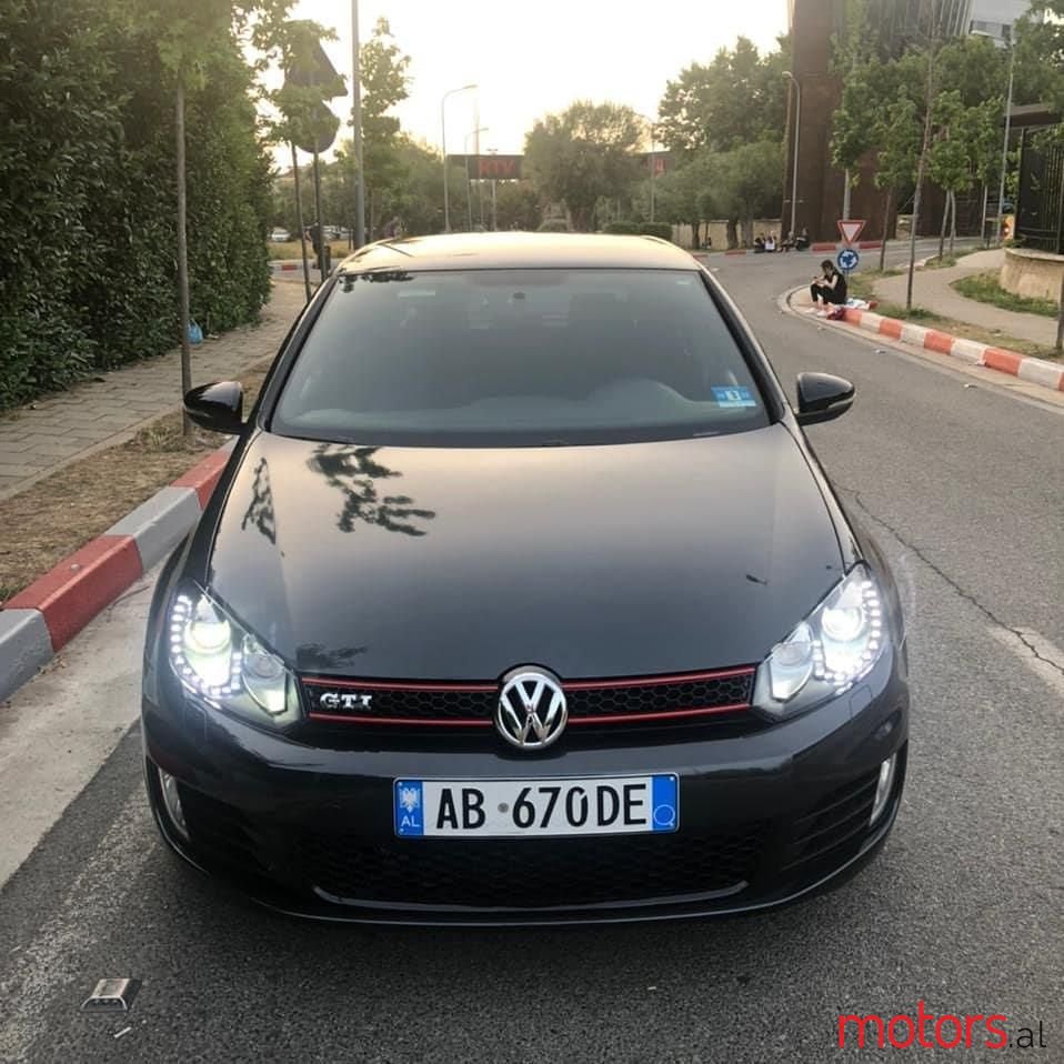 2011' Volkswagen Golf photo #1