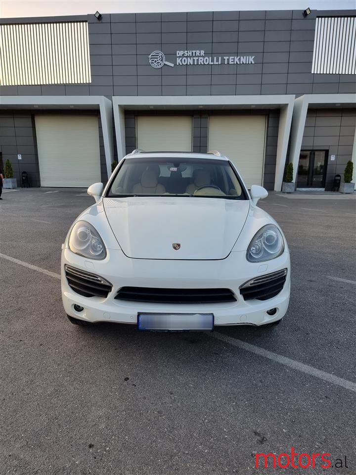 2012' Porsche Cayenne photo #5