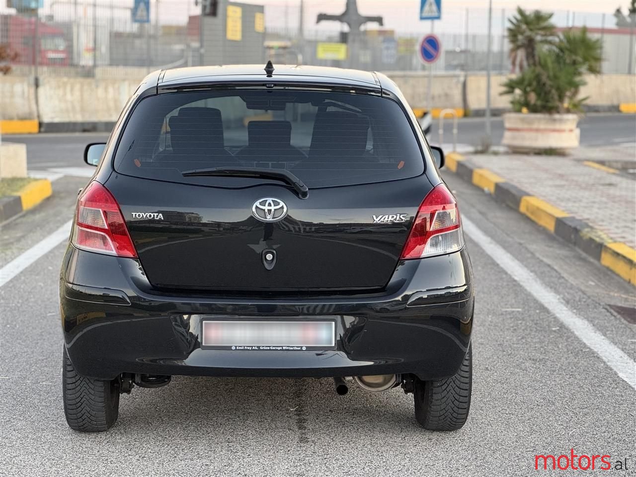 2010' Toyota Yaris photo #5