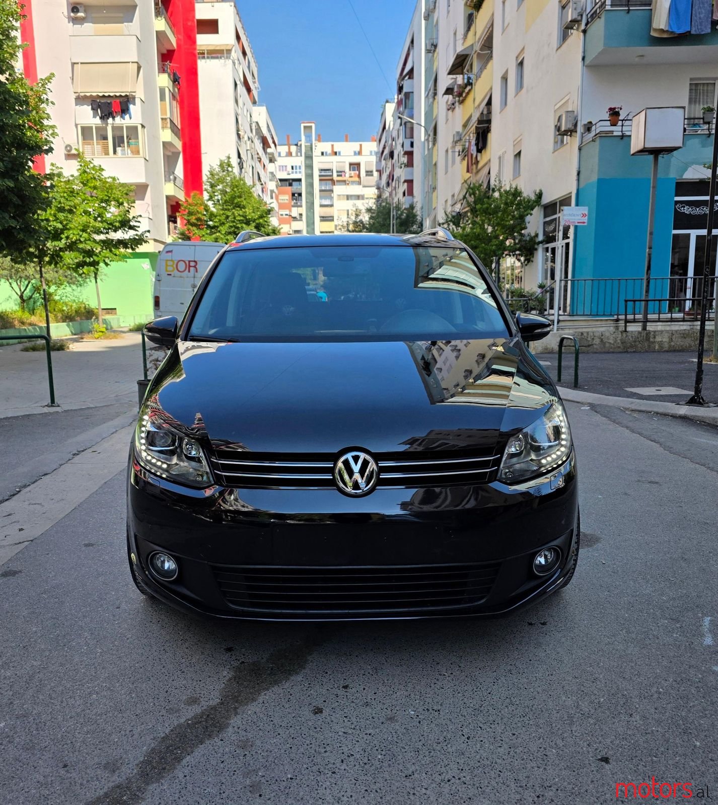 2011' Volkswagen Touran photo #3