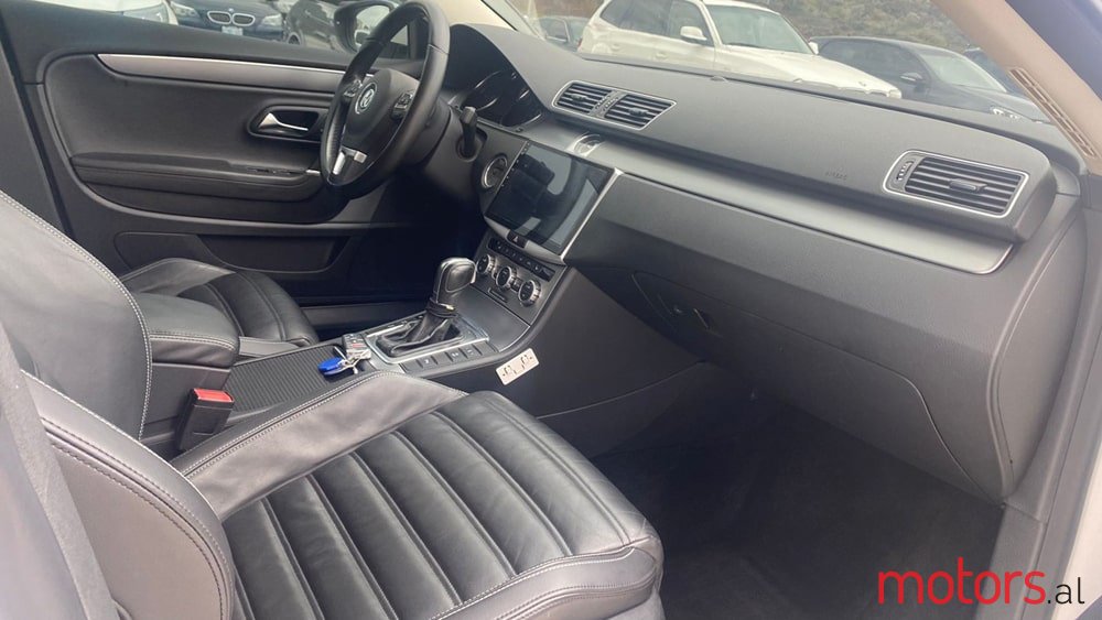 2013' Volkswagen Passat CC photo #5