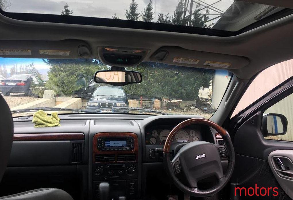 2004' Jeep Grand Cherokee photo #2
