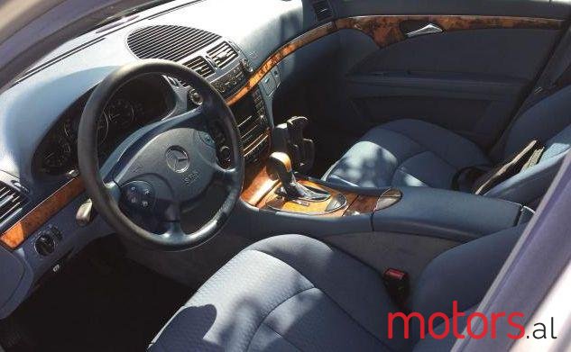 2003' Mercedes-Benz E-Class photo #2