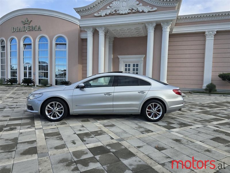 2011' Volkswagen Passat photo #5