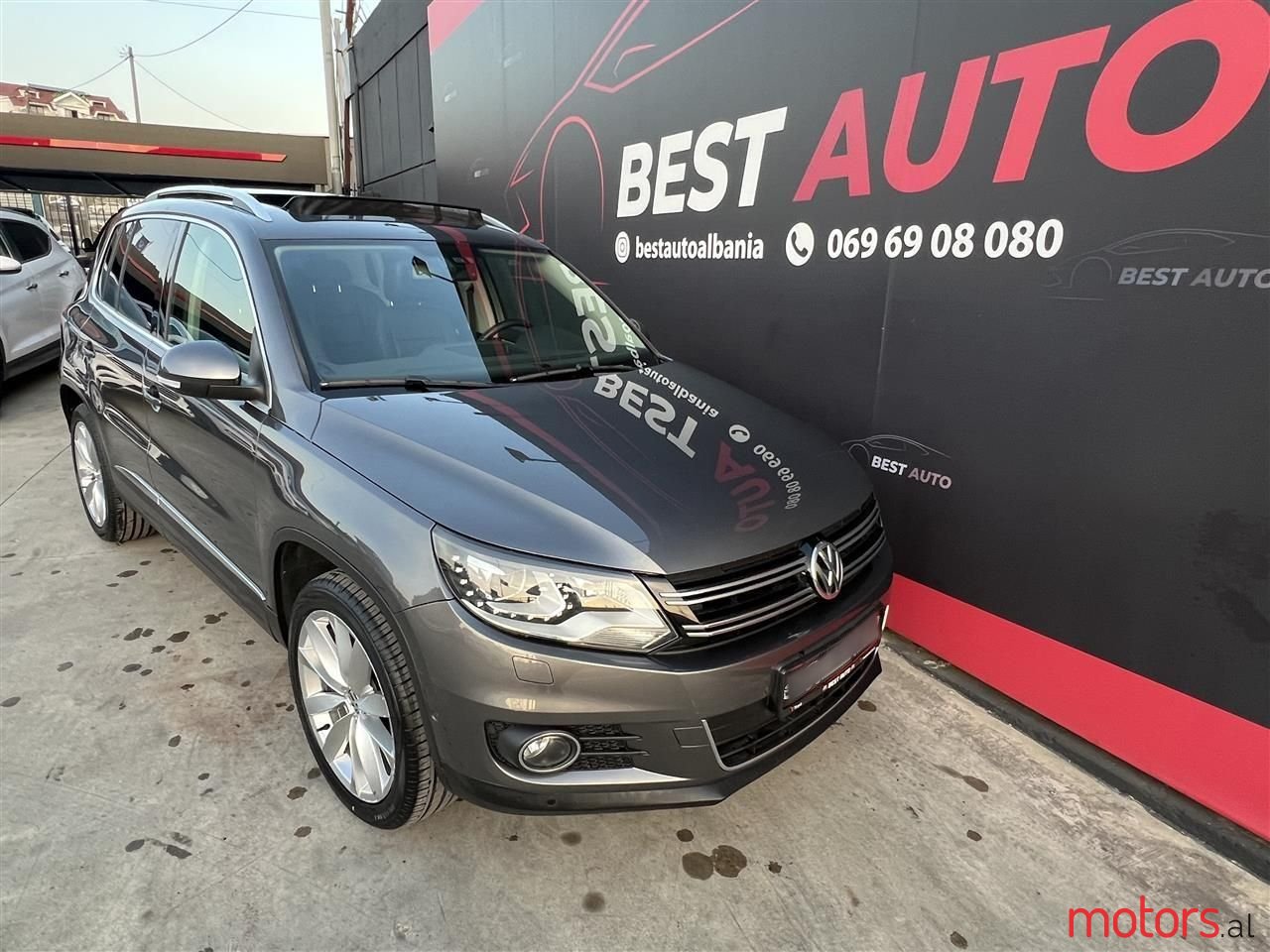 2012' Volkswagen Tiguan photo #6