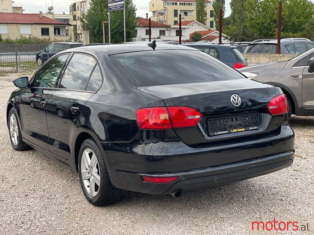 2012' Volkswagen Jetta photo #4