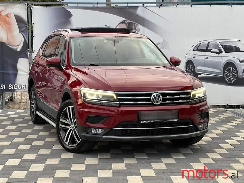 2018' Volkswagen Tiguan photo #5