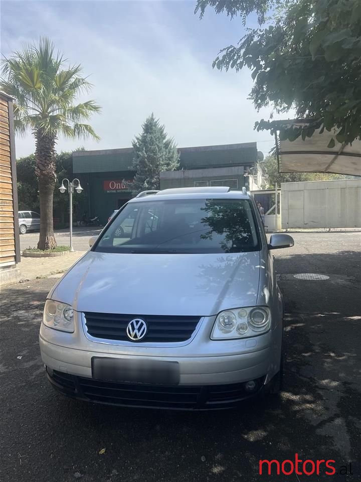 2005' Volkswagen Touran photo #2