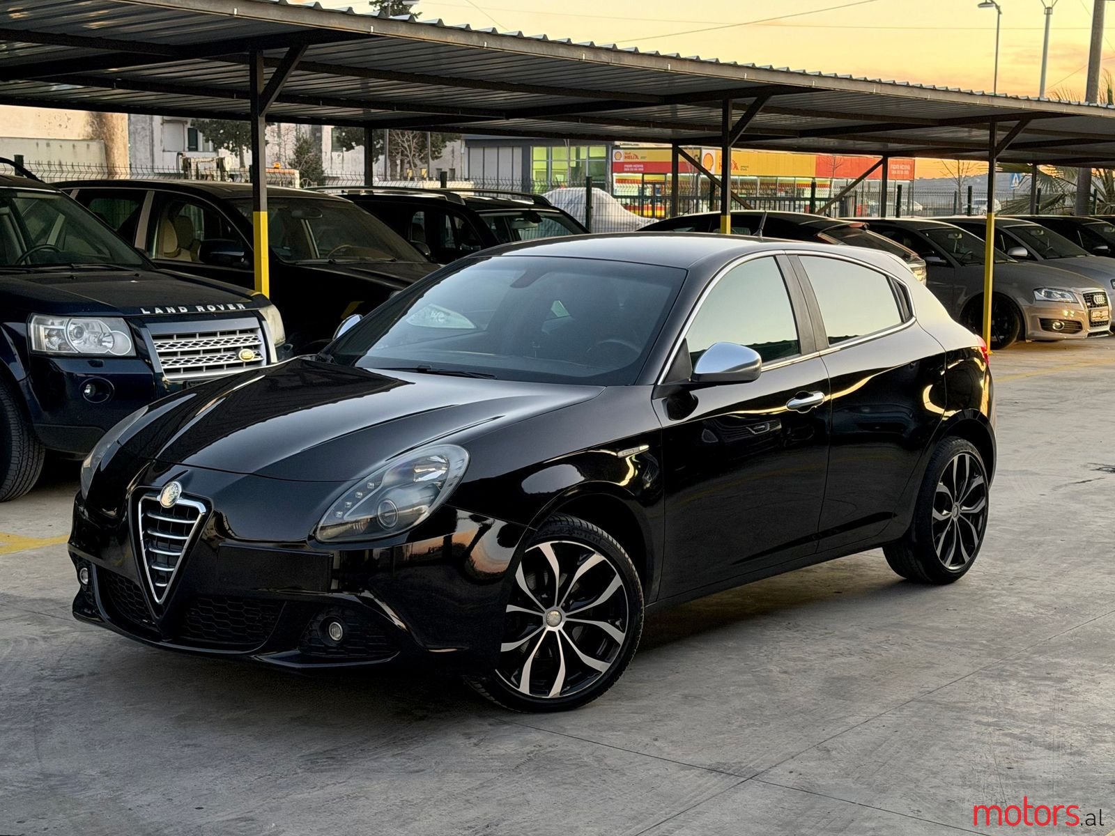 2012' Alfa Romeo Giulietta photo #2