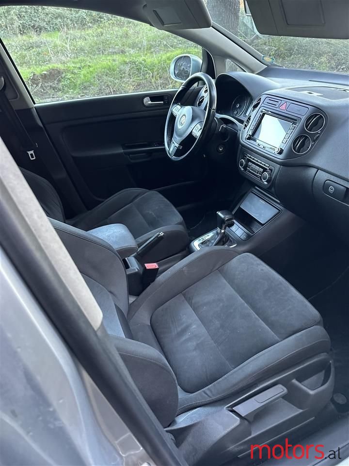 2010' Volkswagen Golf Plus photo #5