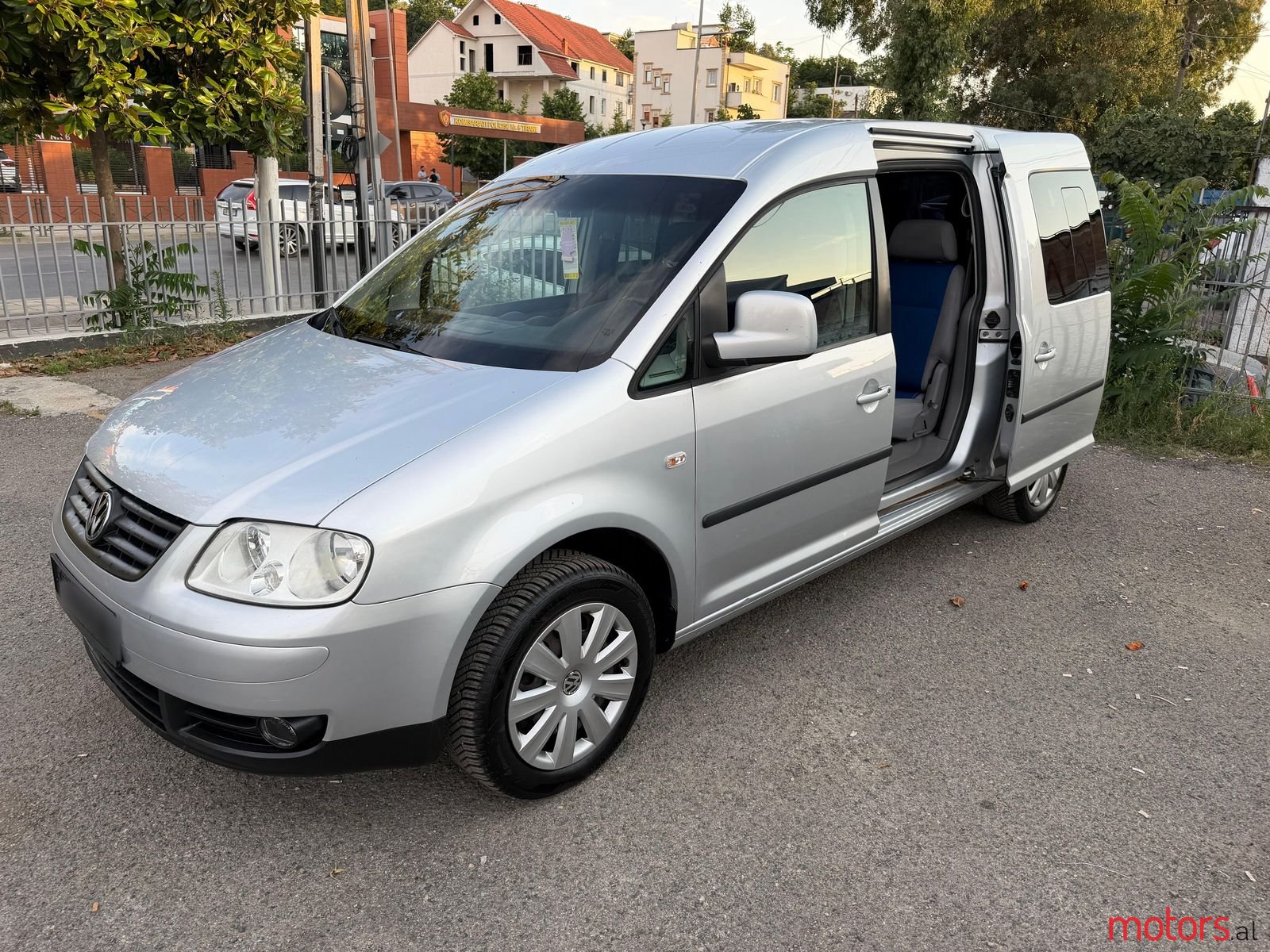 2009' Volkswagen Caddy photo #2