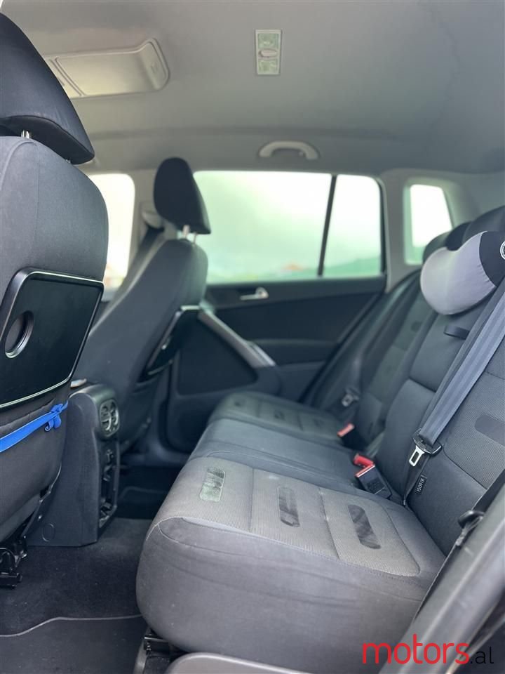 2009' Volkswagen Tiguan photo #4