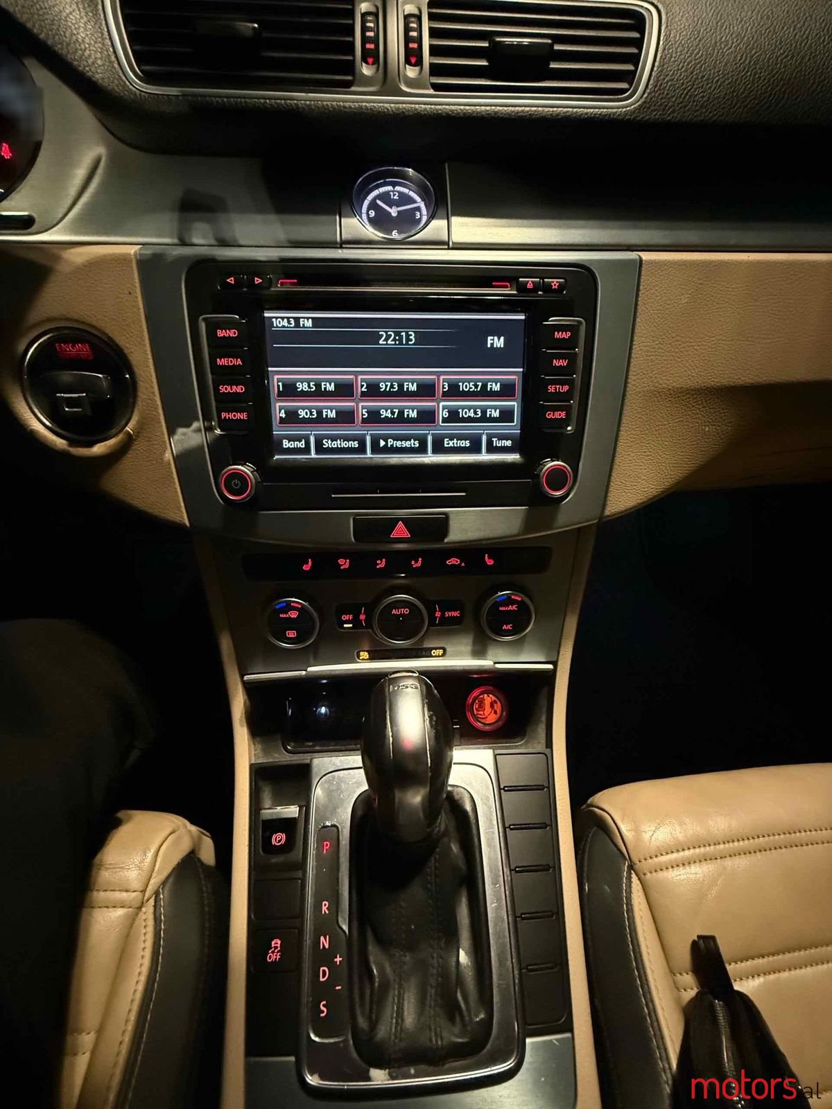 2013' Volkswagen Passat photo #5