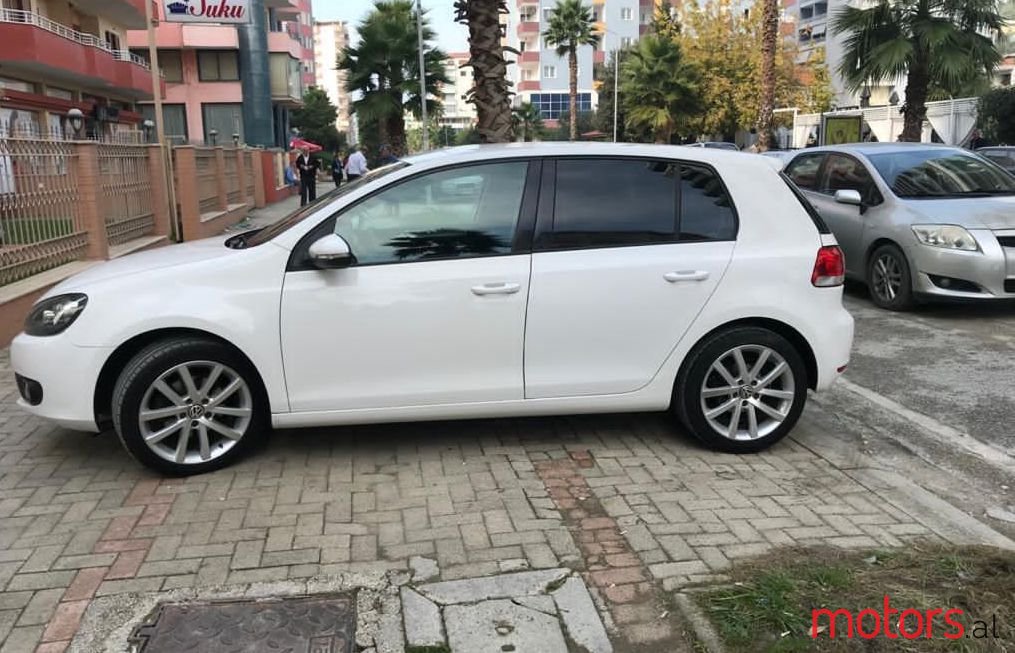 2010' Volkswagen Golf photo #1