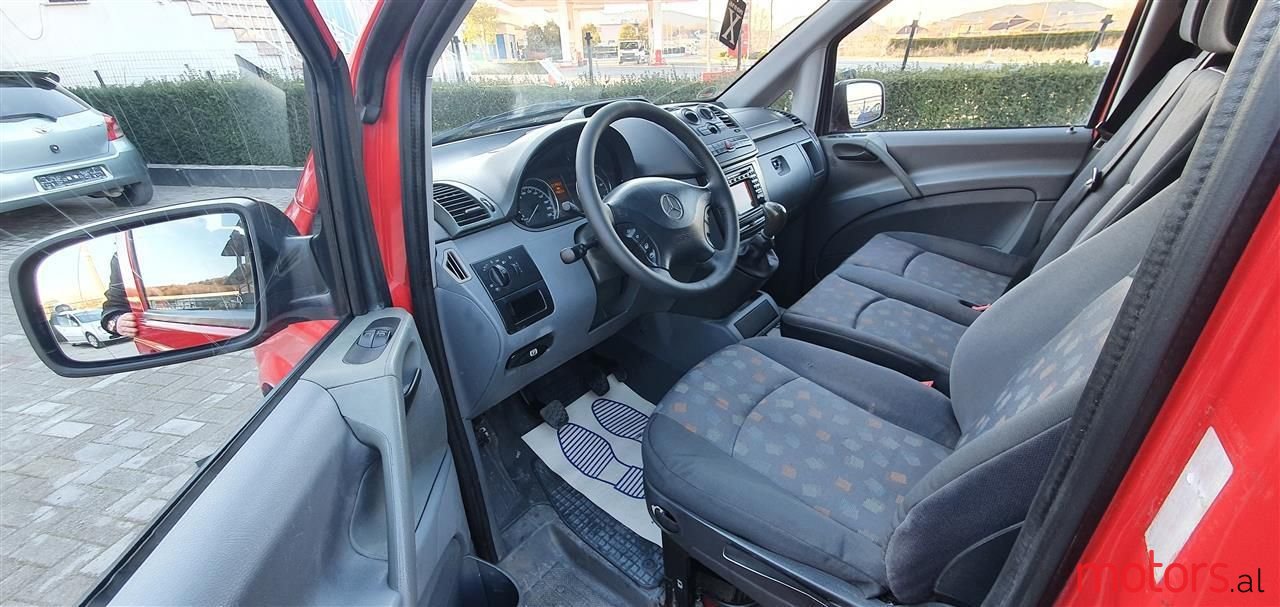 2010' Mercedes-Benz V 220 photo #4