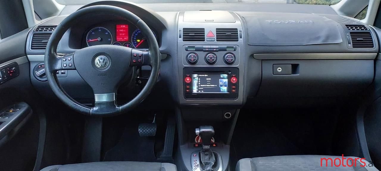 2007' Volkswagen Touran photo #5